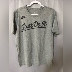 Nike “Just Do It” Script Logo T-Shirt Gray Men’s Large Athletic Fit